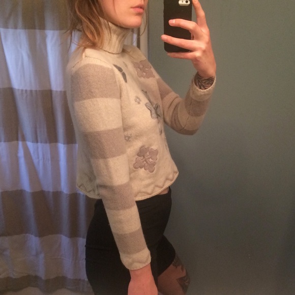 Snowflake Sweater - Picture 2 of 4